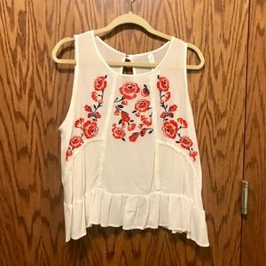 😍🌺 Xhilaration White Floral Blouse! XL